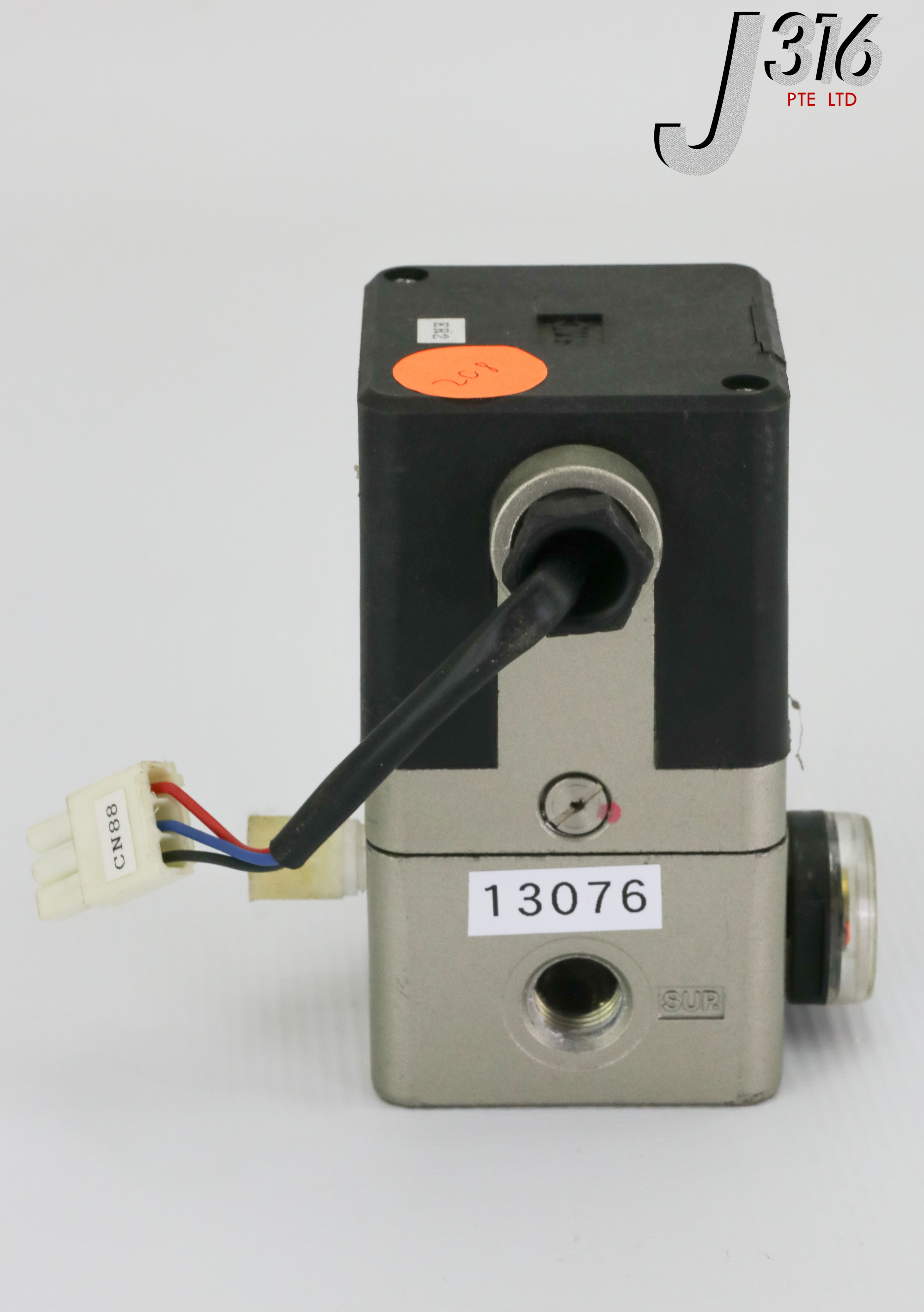 P 13076 SMC E/P REGULATOR W/ G27-10-R1 ANALOGUE POSITIVE PR GAUGE